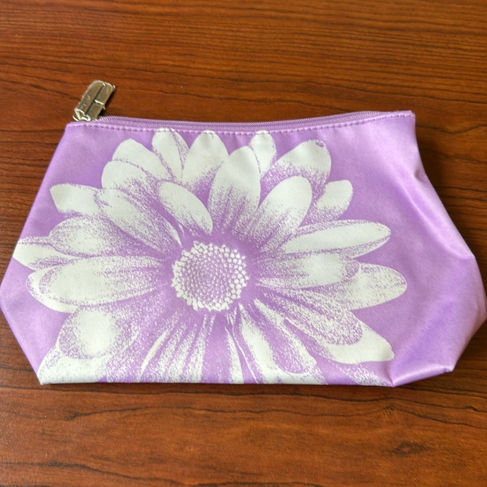 Clinique “daisy” cosmetics bag
